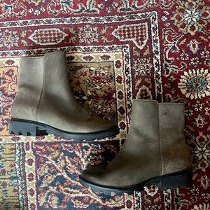 Sorel leather Boots size 8, EUC